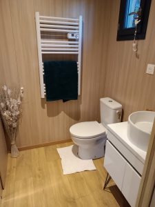 Salle de bain studio de jardin bois
